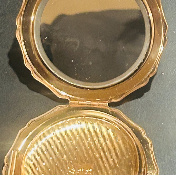Makeup/Powder Compact Mirror - Picture 2 of 8